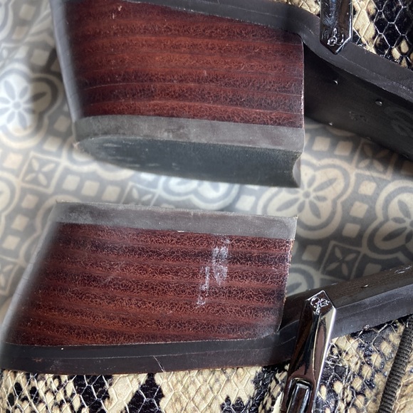 Sam Edelman ankle boots. Size 8.5. Moderate wear. Scuffs as shown. - Picture 4 of 8